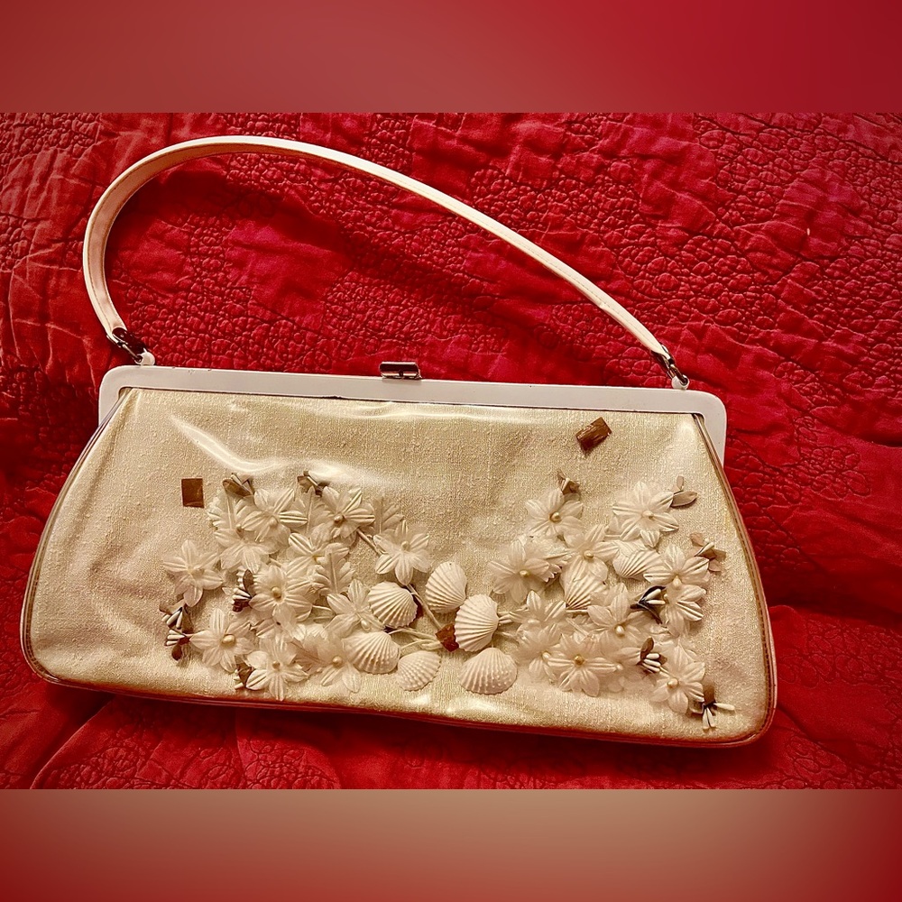 1960’s Vintage Mid/Century 
Tropical Shell Scene Vinyl Off White Purse